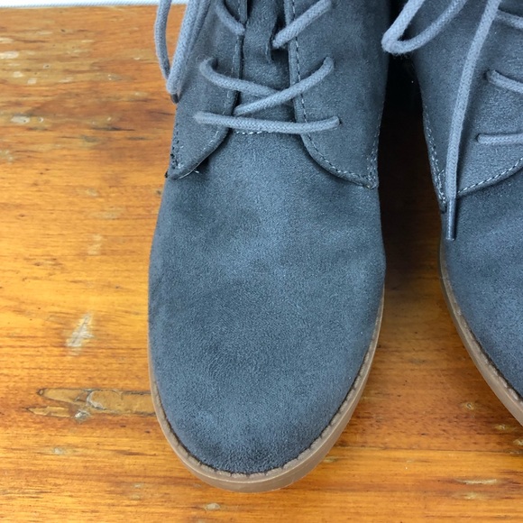 Sz 6 Carlos Santana Gray Suede Boots - Picture 6 of 11